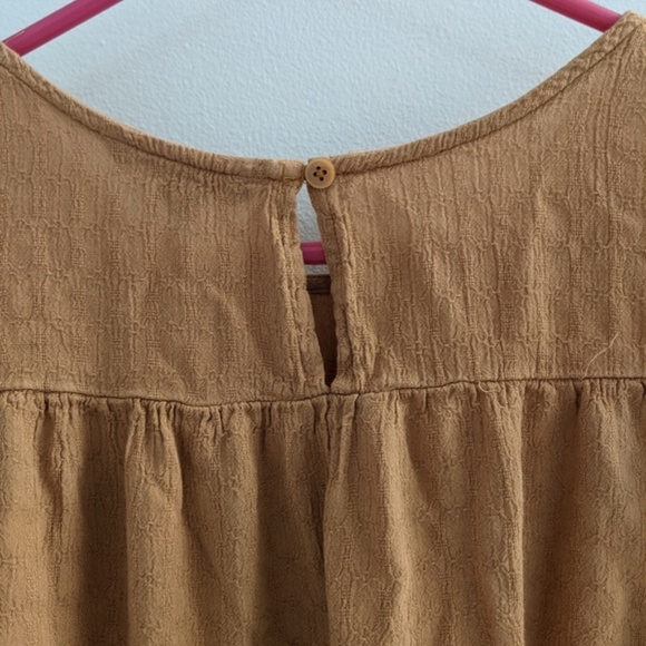 AMERICAN EAGLE--TAN BABYDOLL TOP - Picture 4 of 4